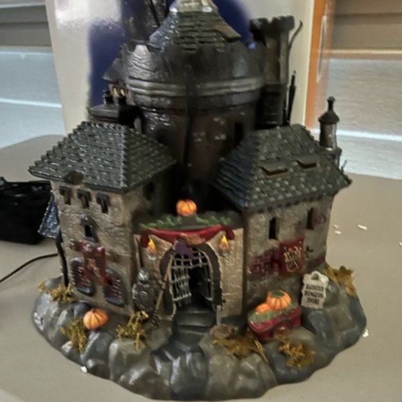 Department 56 Castle Blackstone #56.55346